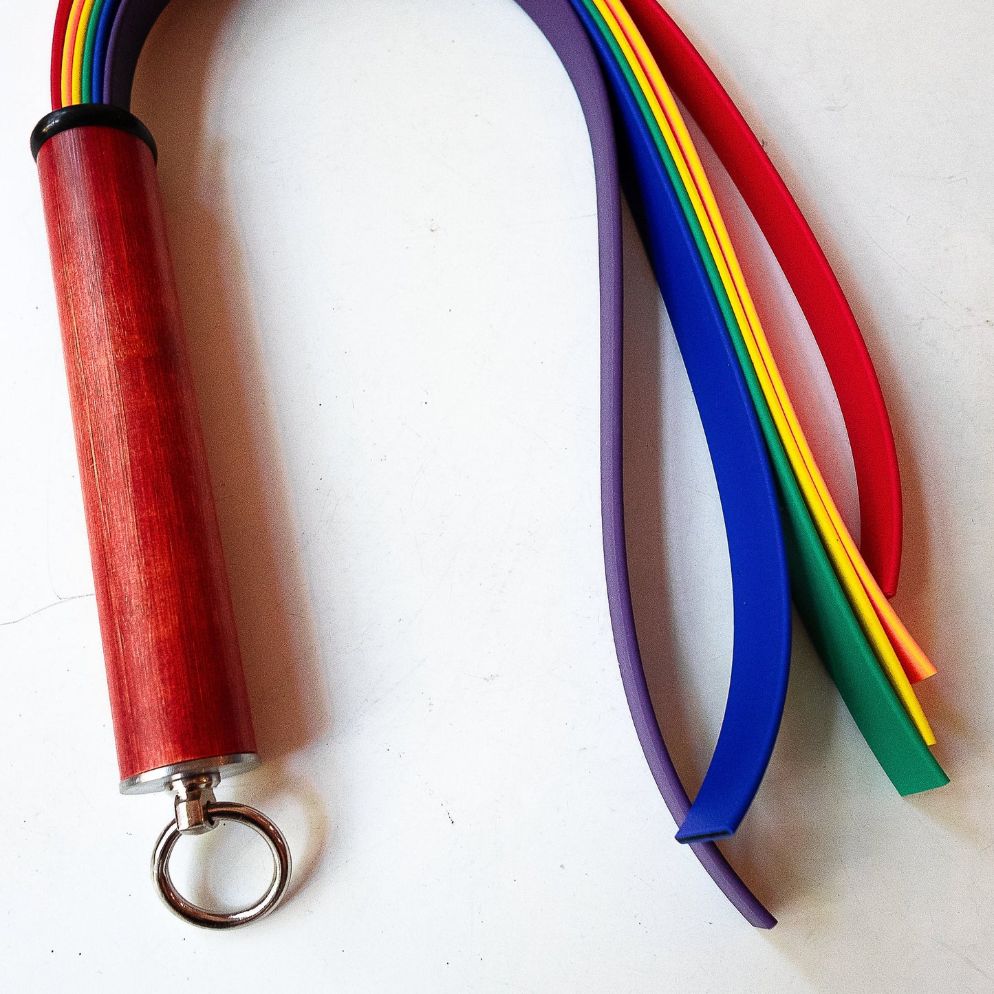 Pop Art/Rainbow. 61cm/24" BioThane-Peitsche mit 6 Strängen