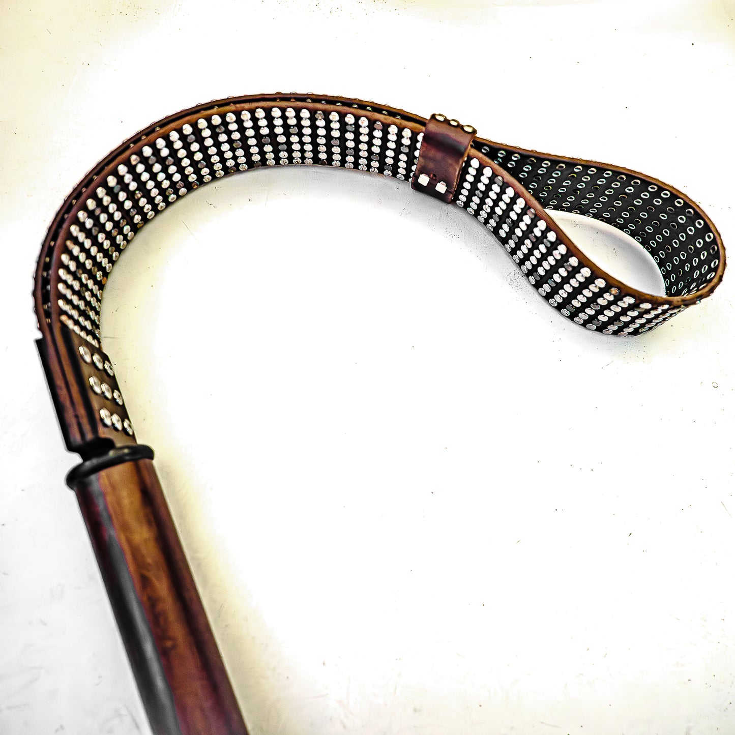 Mein alter Gürtel (#7). Schlaufenpeitsche aus einem alten Nietengürtel 58cm/23"