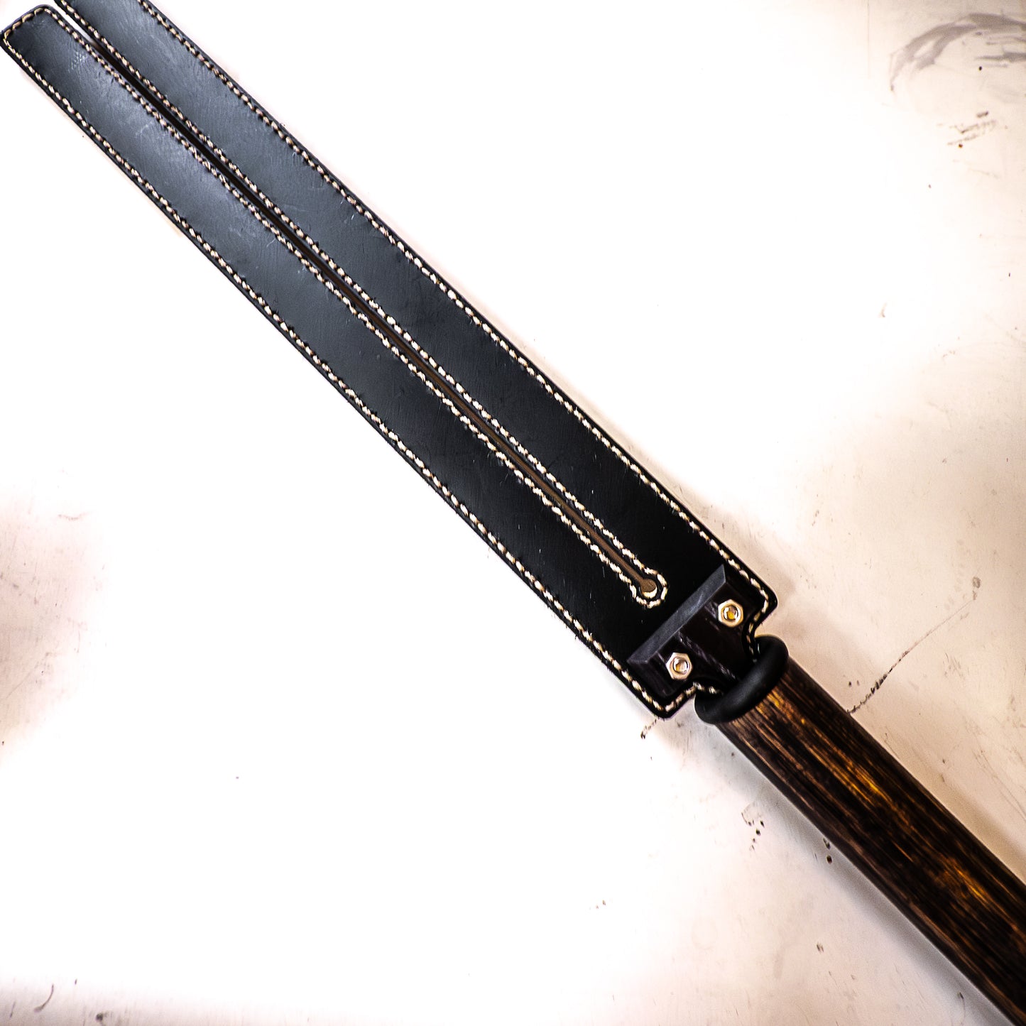 Tawse/Snake. 51cm/20", zweizüngiges Paddle aus geschichtetem Leder