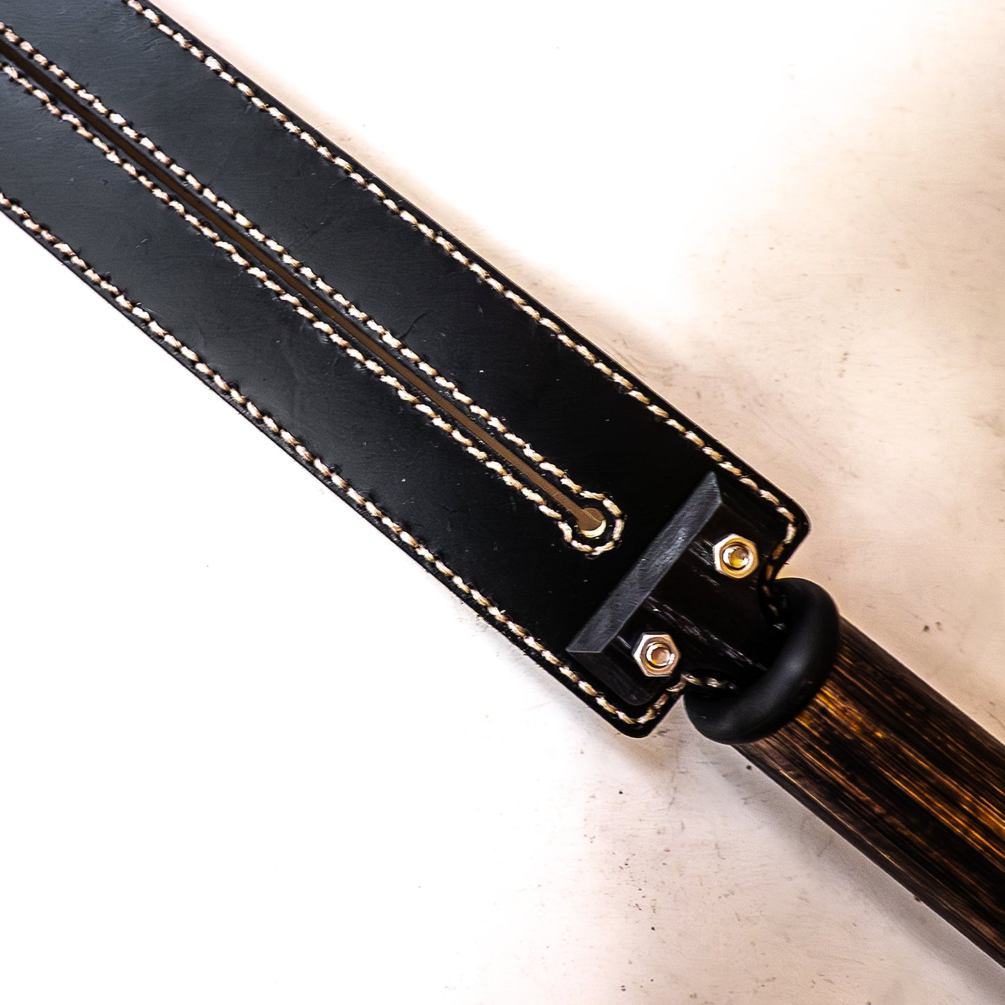Tawse/Snake. 51cm/20", zweizüngiges Paddle aus geschichtetem Leder
