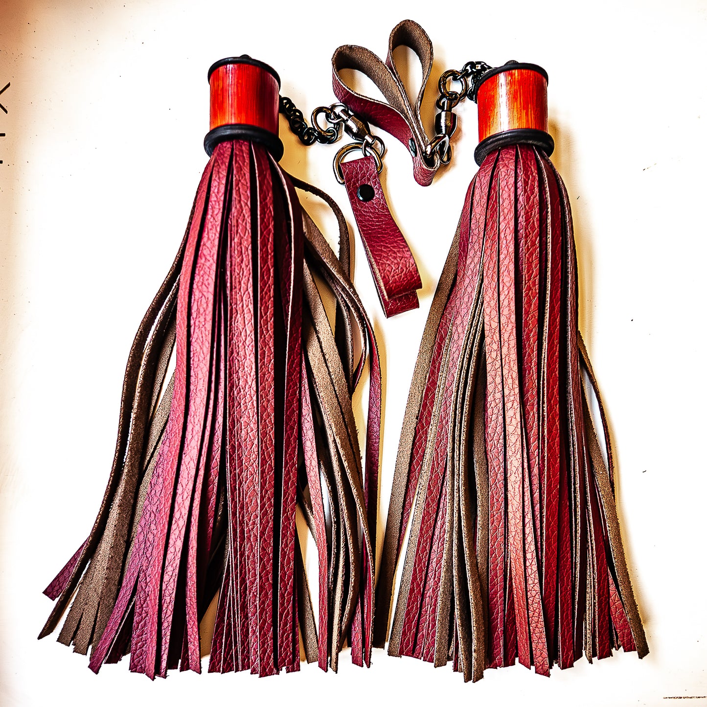 Poi/vegan/Bordeaux Fingerflogger (Paar, je 33cm Leder + 25cm Fingerschlaufen und Kette)