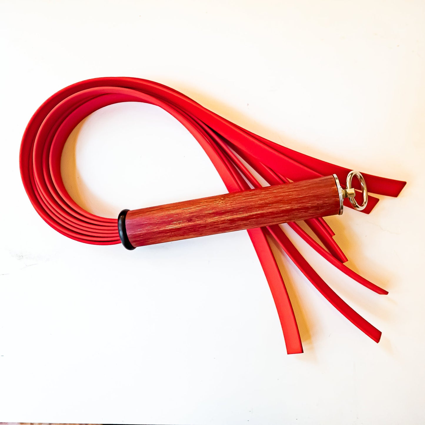 Pop Art/Red. 61cm/24" BioThane-Peitsche mit 7 Strängen