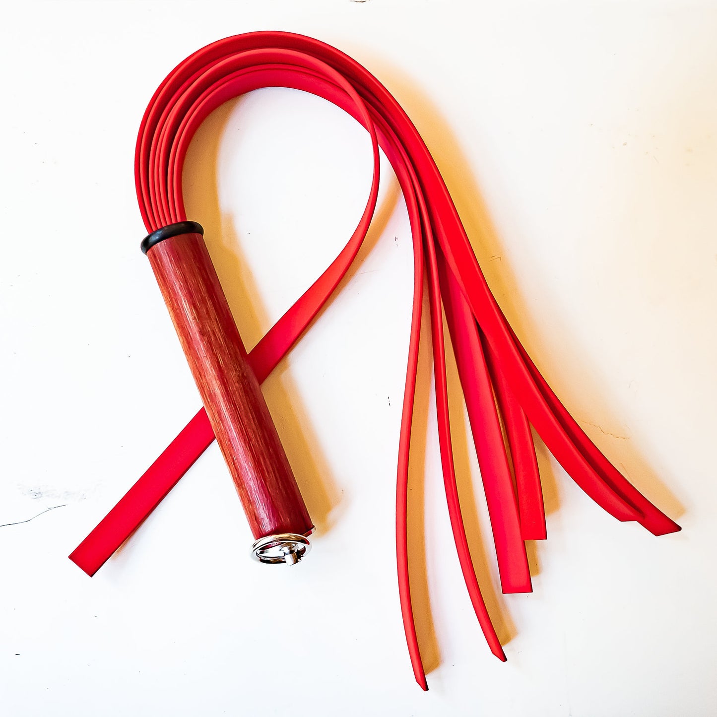 Pop Art/Red. 61cm/24" BioThane-Peitsche mit 7 Strängen