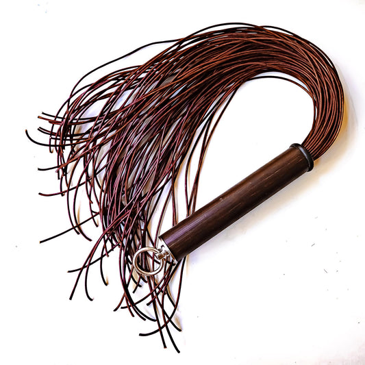 Spaghetti/Sanguigno. 61cm/24" Leder-Flogger