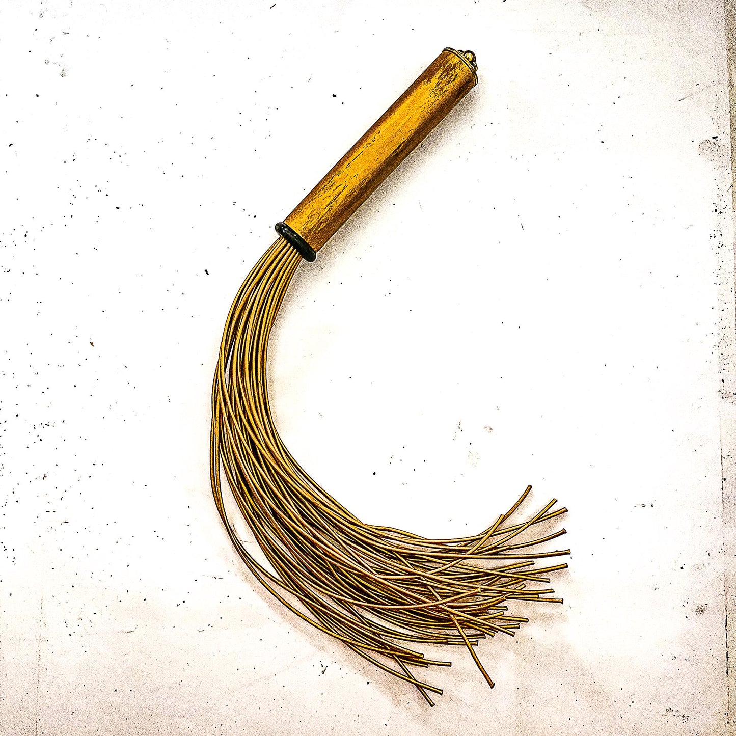 Mini/Spaghetti/Oro. 43cm/17" Goldflogger mit 42 Strängen