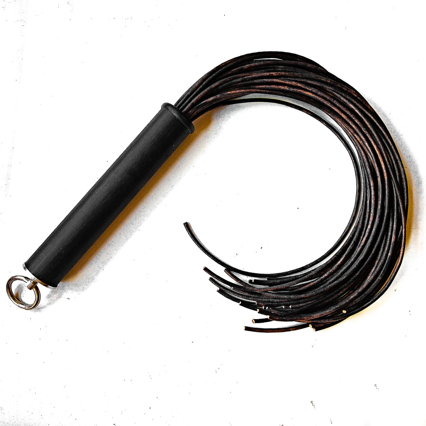 Spaghettoni/Sepia. 61cm/24" Leder-Flogger