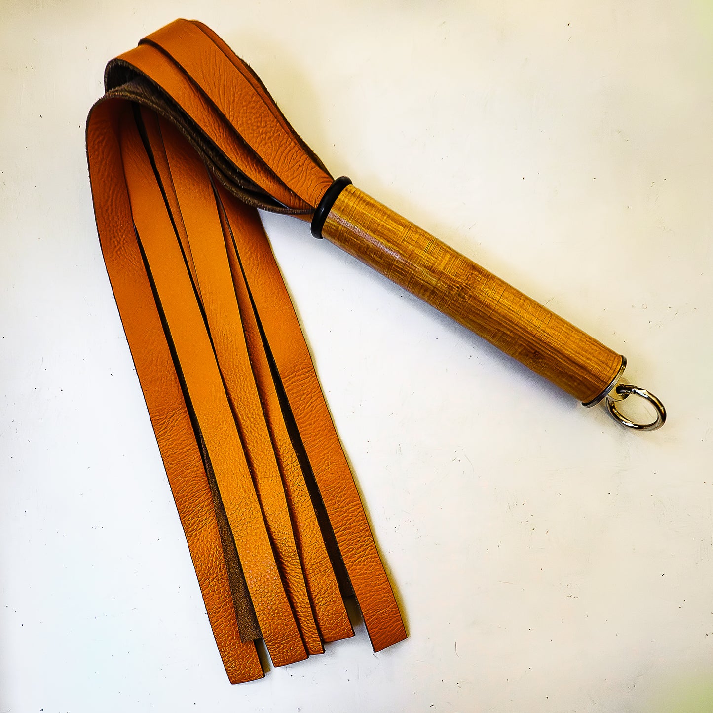 No.2 / Orange. 61cm/24" Lederflogger