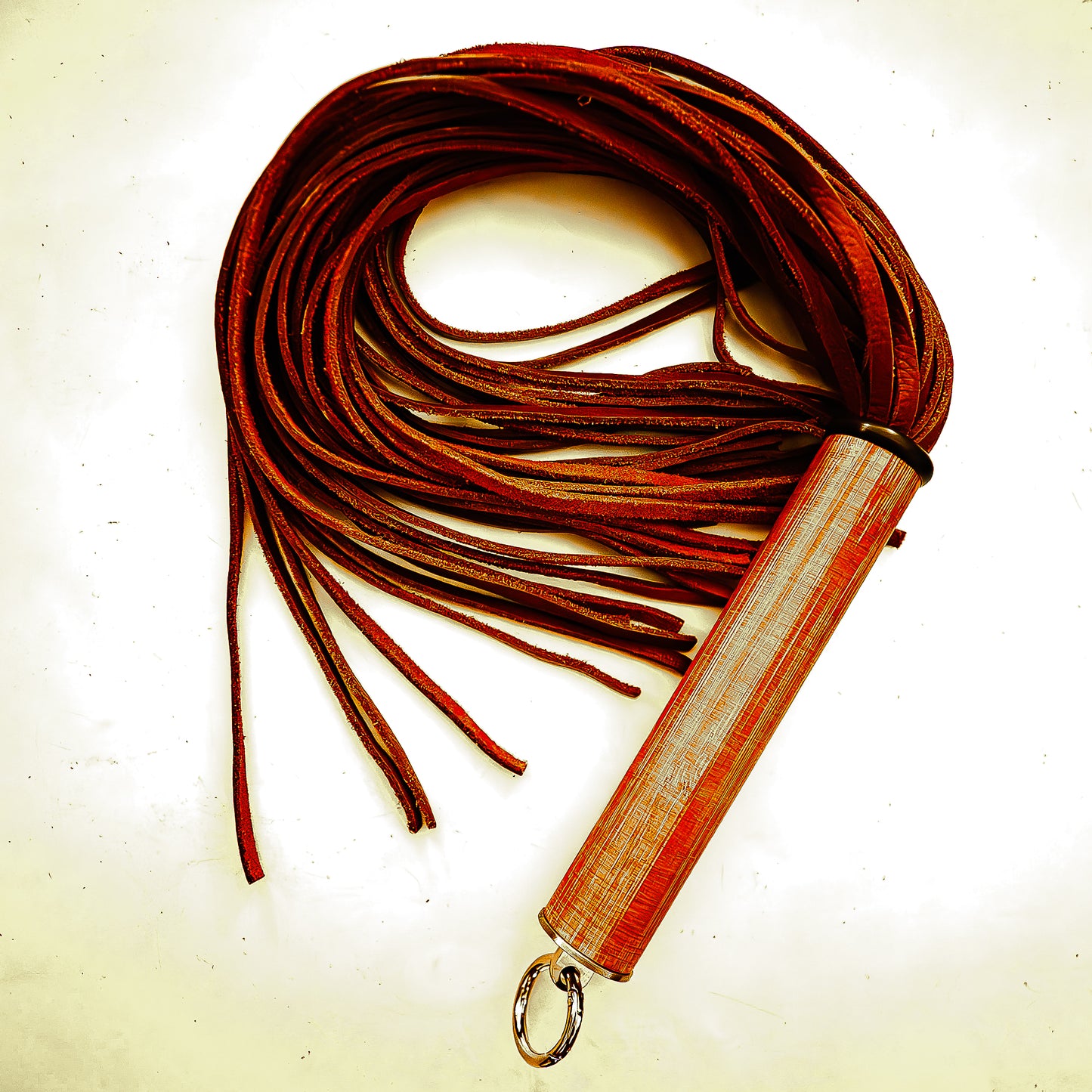 No.1 / Blutrot. 61cm/24" Lederflogger