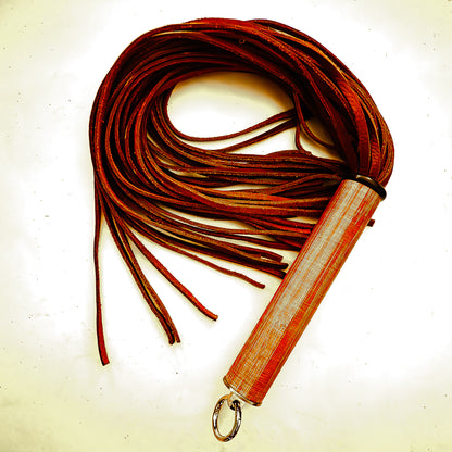 No.1 / Blutrot. 61cm/24" Lederflogger