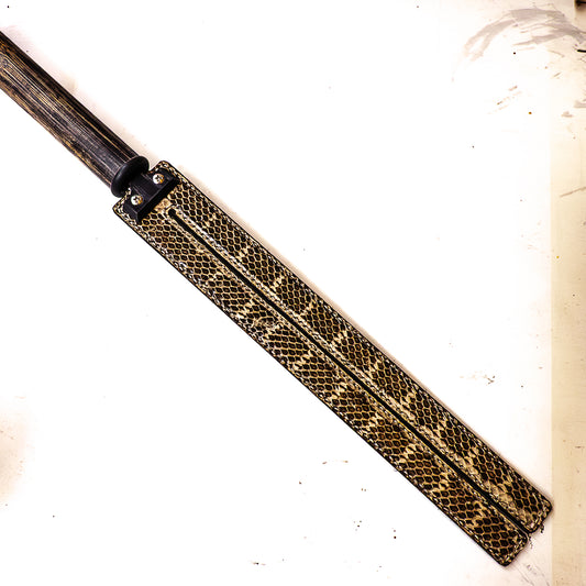 Tawse/Snake. 51cm/20", zweizüngiges Paddle aus geschichtetem Leder