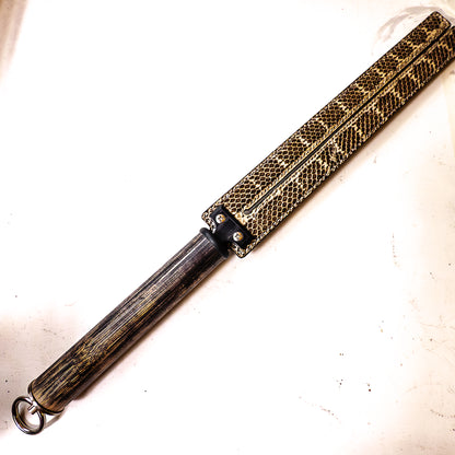 Tawse/Snake. 51cm/20", zweizüngiges Paddle aus geschichtetem Leder