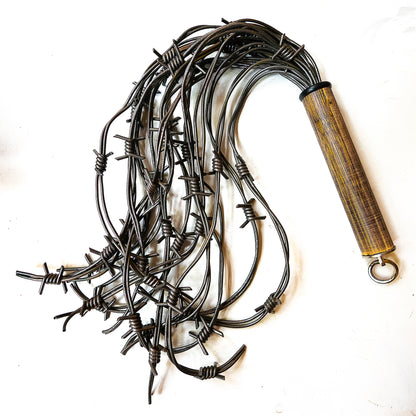 Wünsdorf/vegan. 61cm/24" Flogger aus Kunststoff-Stacheldraht