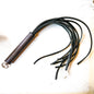 Just Leather / Black. 61cm/24" Flogger aus kräftigen Lederstreifen