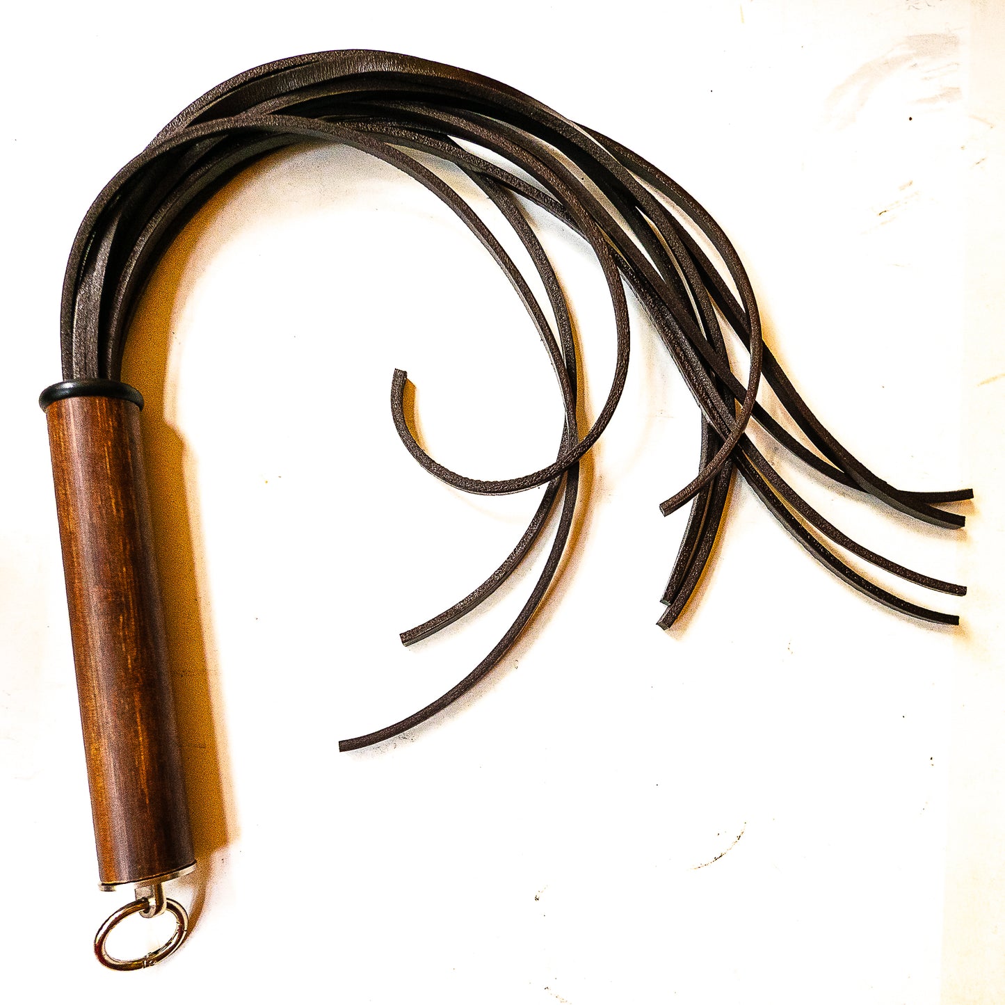 Just Leather / Brown. 61cm/24" Flogger aus kräftigen Lederstreifen