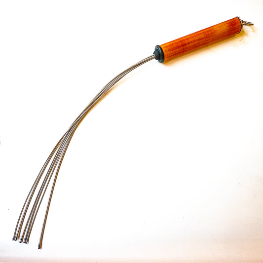 E-A-D-G. 61cm/24" Peitsche aus echten Bass-Saiten