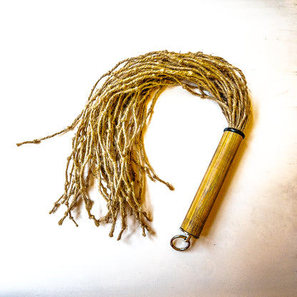 Mea Culpa. 61cm/24" Jute-Knotenflogger