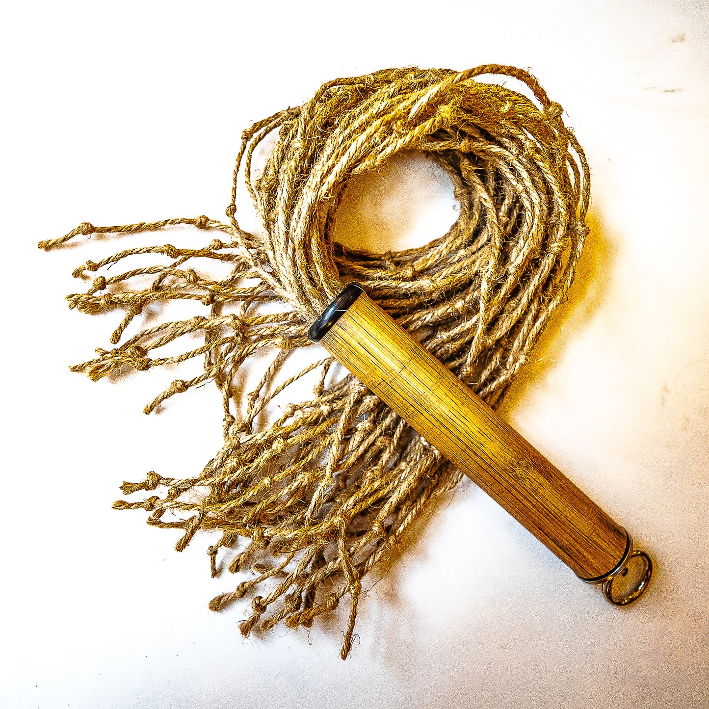 Mea Culpa. 61cm/24" Jute-Knotenflogger