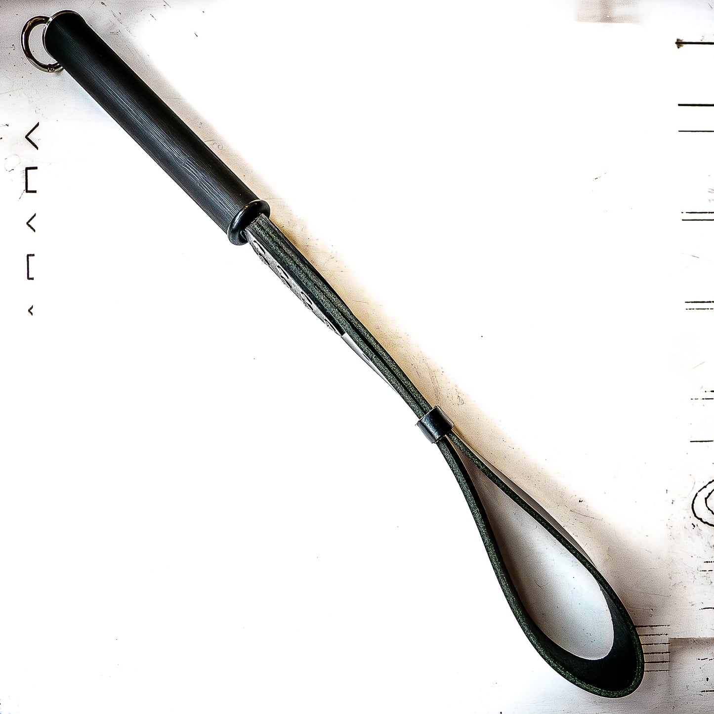 Papas Gürtel (#1). Schlaufenpeitsche aus einem echten Gürtel 56cm/22"