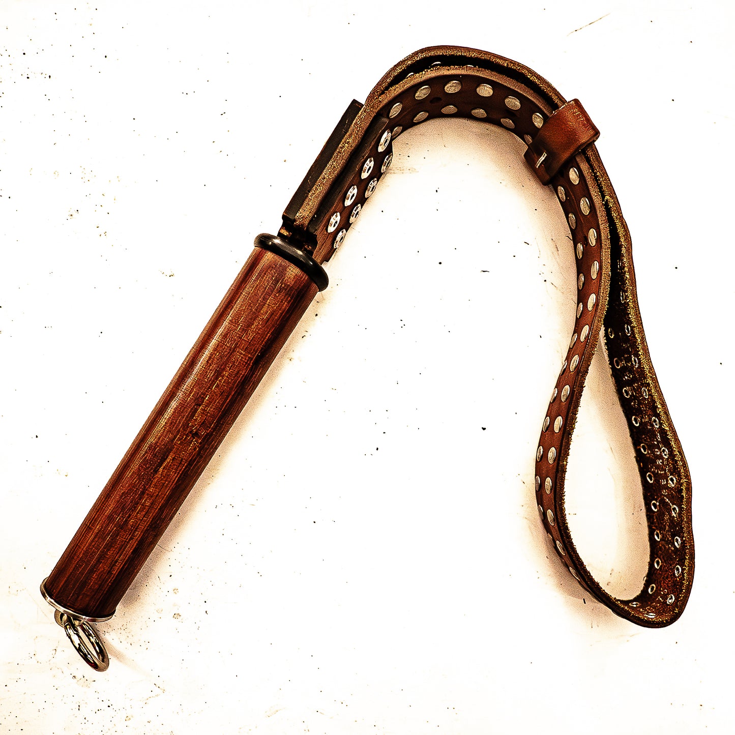 Papas Gürtel (#2). Schlaufenpeitsche aus einem alten Nietengürtel 56cm/22"