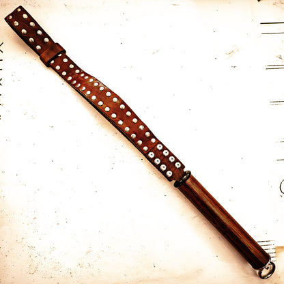 Papas Gürtel (#2). Schlaufenpeitsche aus einem alten Nietengürtel 56cm/22"