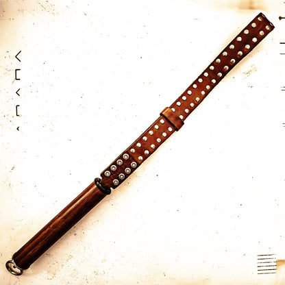 Papas Gürtel (#2). Schlaufenpeitsche aus einem alten Nietengürtel 56cm/22"