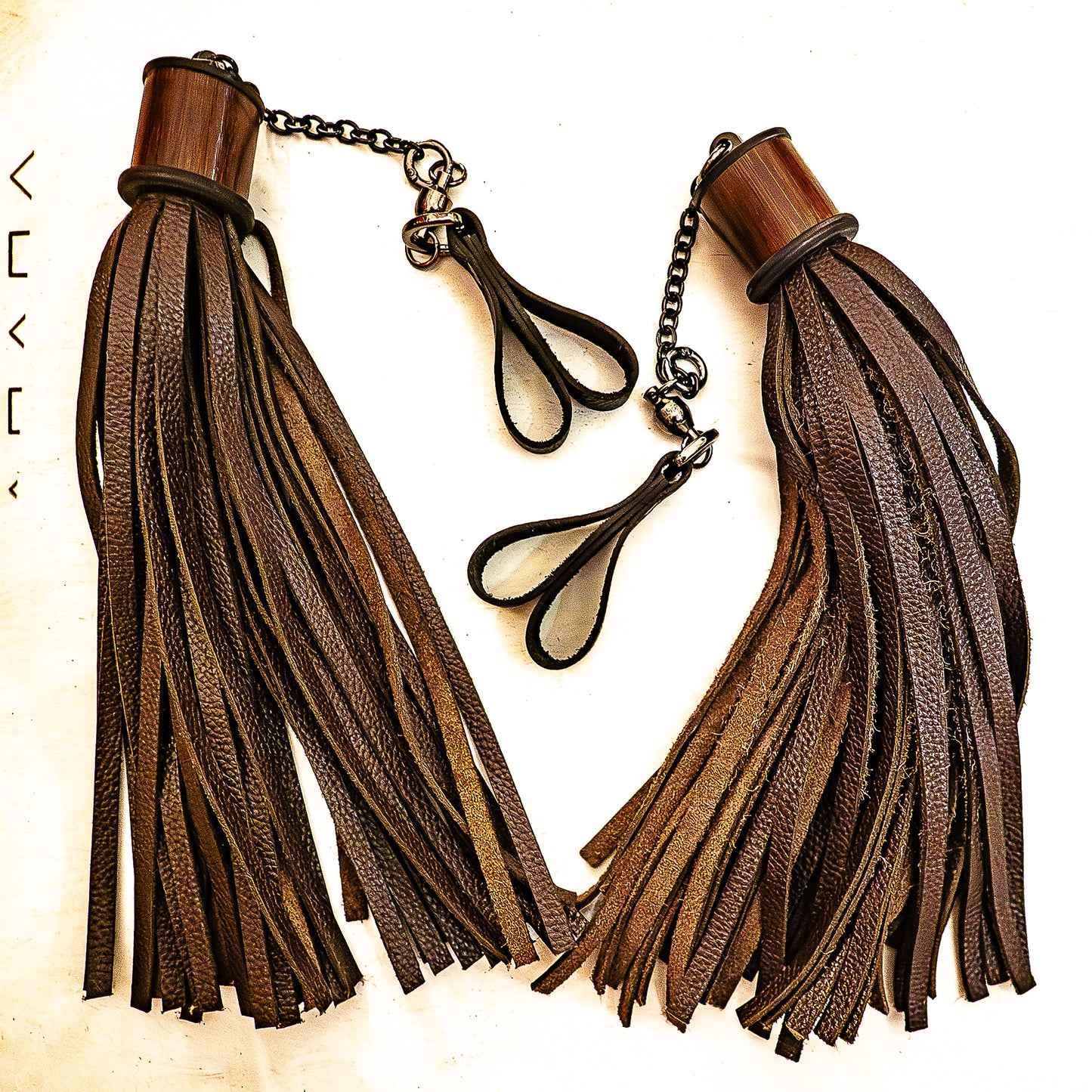 Poi/Schoko. Fingerflogger (Paar, je 30cm Leder +  23cm Griff, Fingerschlaufen und Kette)