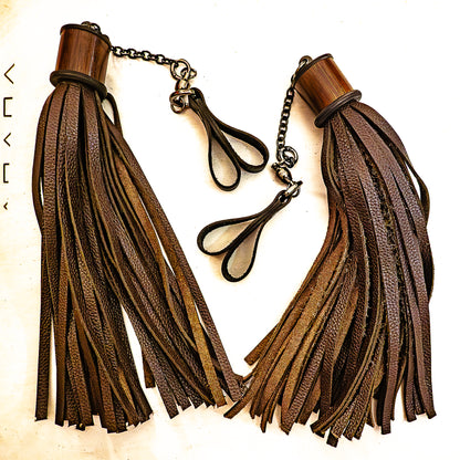 Poi/Schoko. Fingerflogger (Paar, je 30cm Leder +  23cm Griff, Fingerschlaufen und Kette)