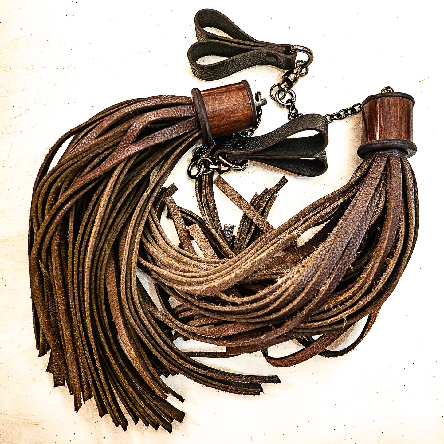 Poi/Schoko. Fingerflogger (Paar, je 30cm Leder +  23cm Griff, Fingerschlaufen und Kette)
