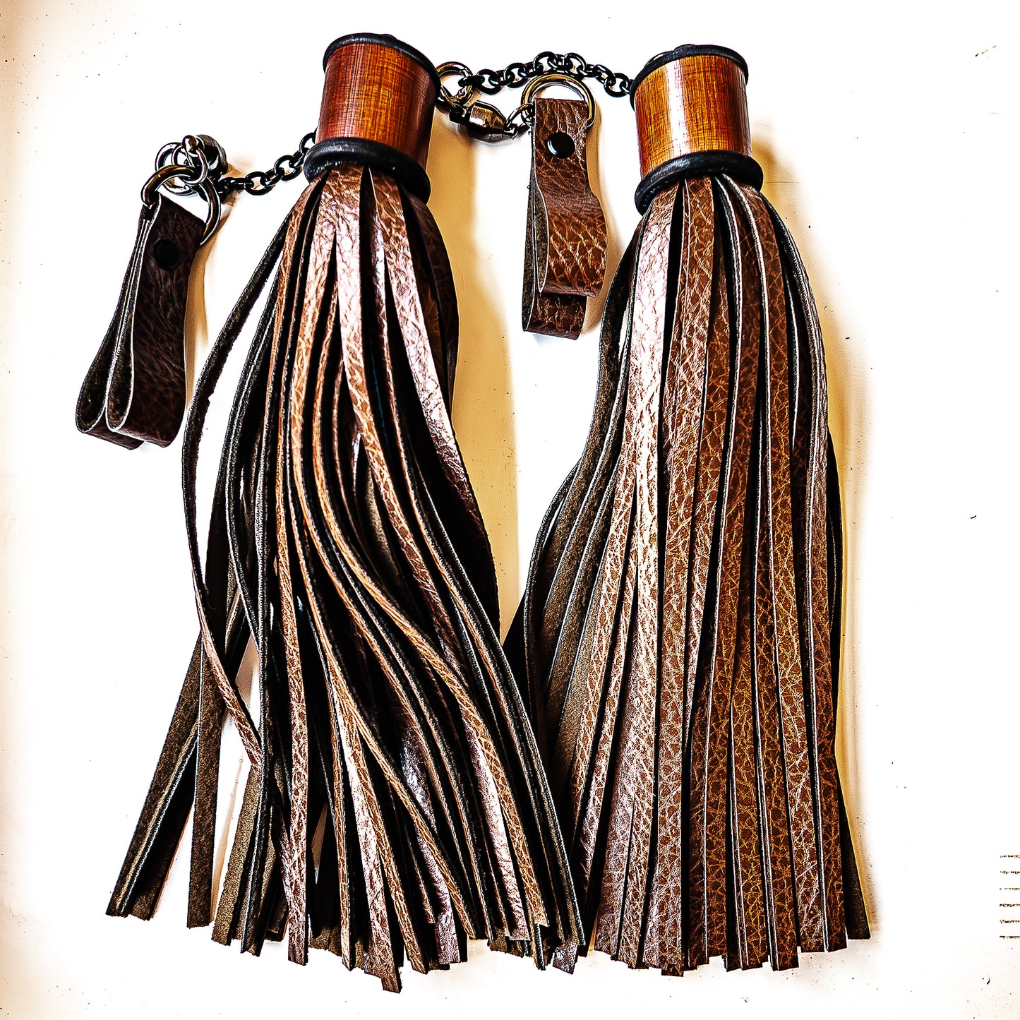 Poi/vegan/Braun Fingerflogger (Paar, je 33cm Leder +  25cm Fingerschlaufen und Kette)