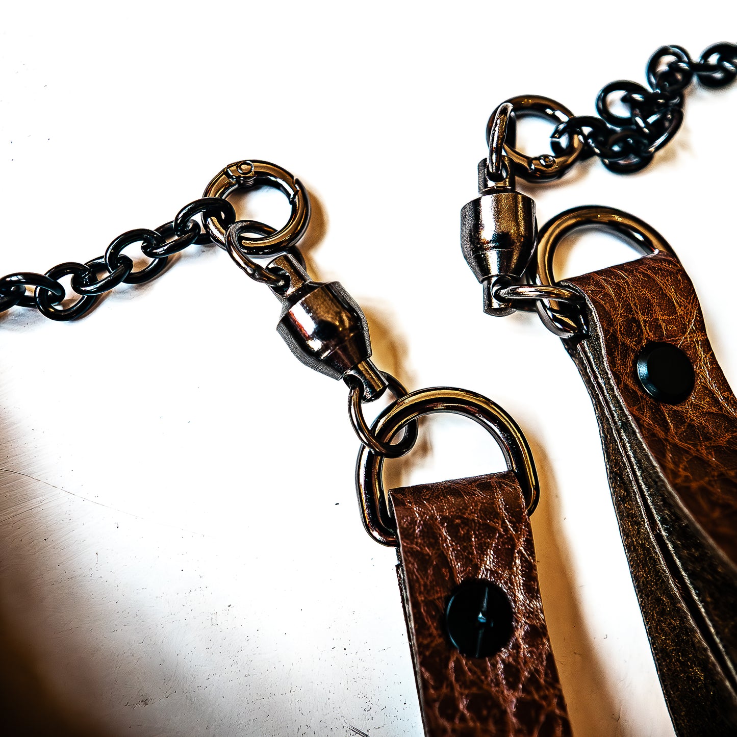 Poi/vegan/Braun Fingerflogger (Paar, je 33cm Leder +  25cm Fingerschlaufen und Kette)