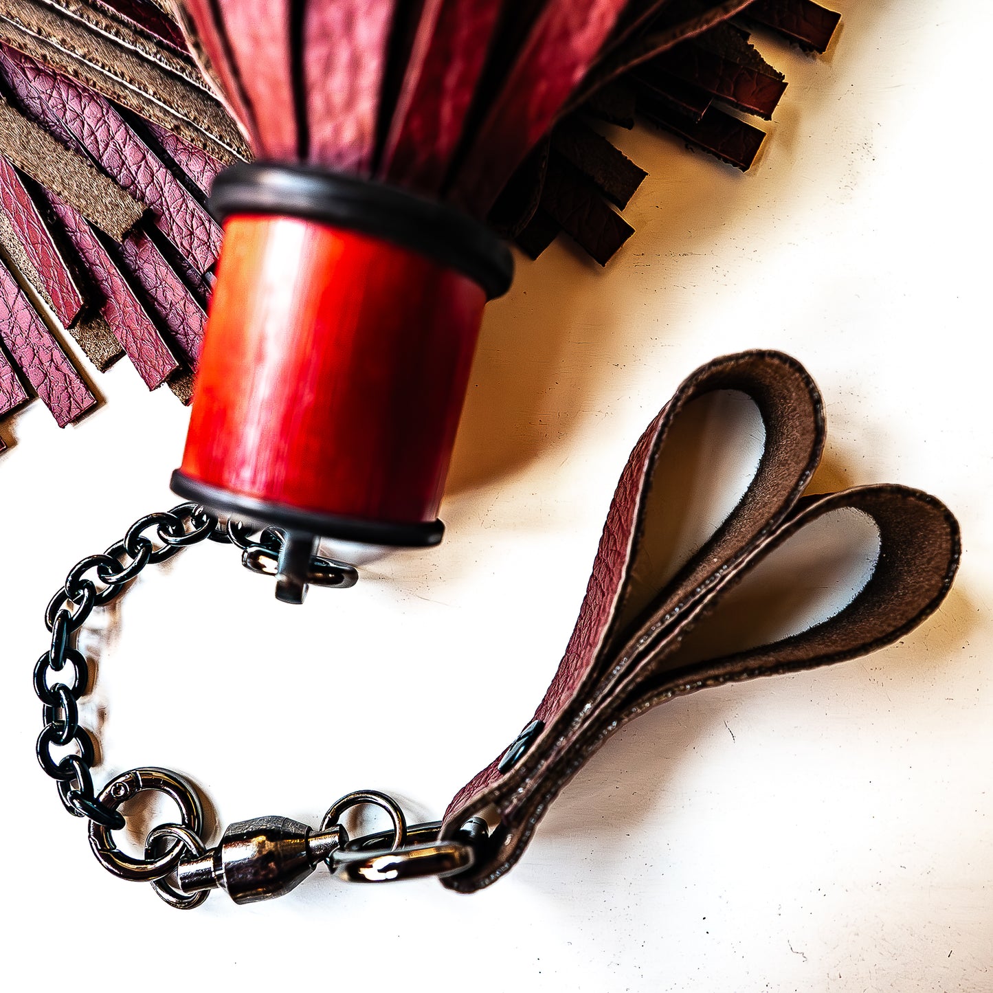 Poi/vegan/Bordeaux Fingerflogger (Paar, je 33cm Leder +  25cm Fingerschlaufen und Kette)