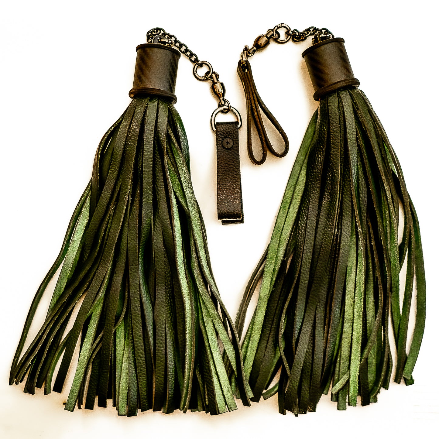 Poi/Tannengrün. Fingerflogger (Paar, je 30cm Leder +  23cm Fingerschlaufen und Kette)