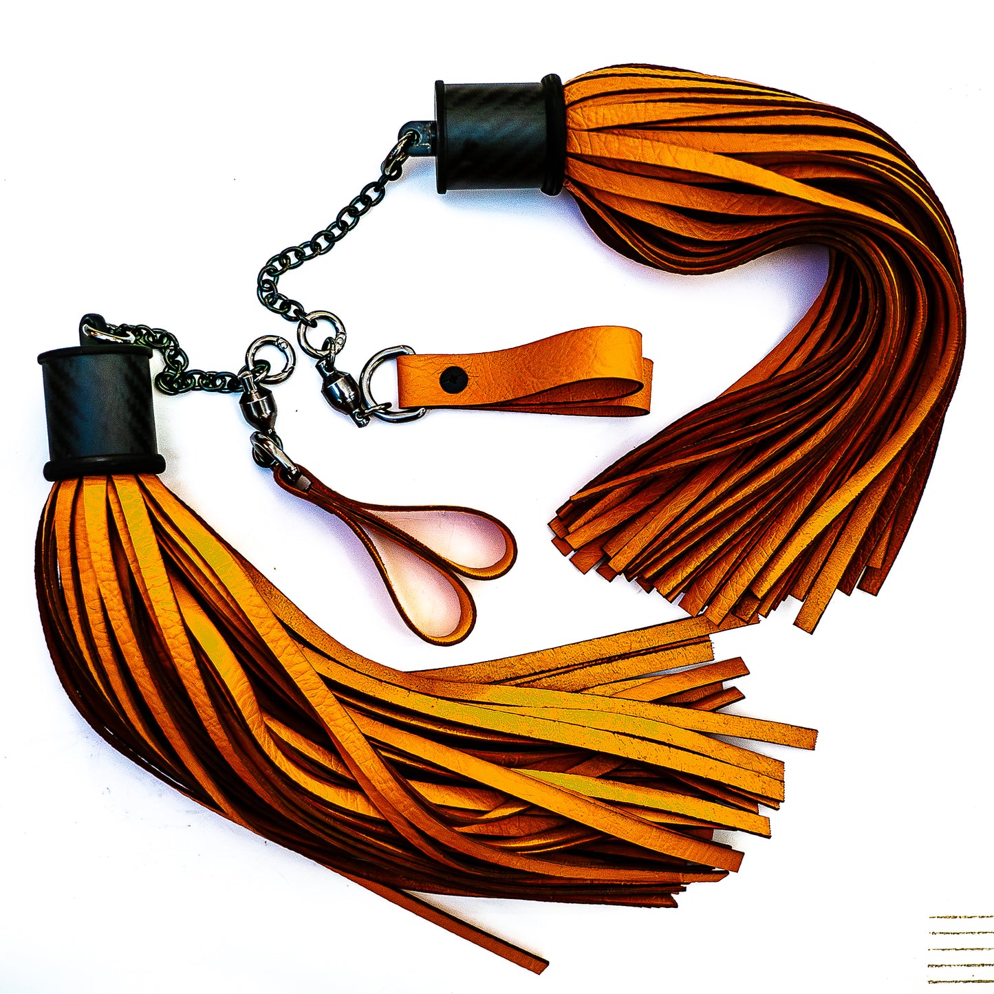 Poi/vegan/Orange. Fingerflogger (Paar, je 30cm Leder +  23cm Griffe, Fingerschlaufen und Kette)