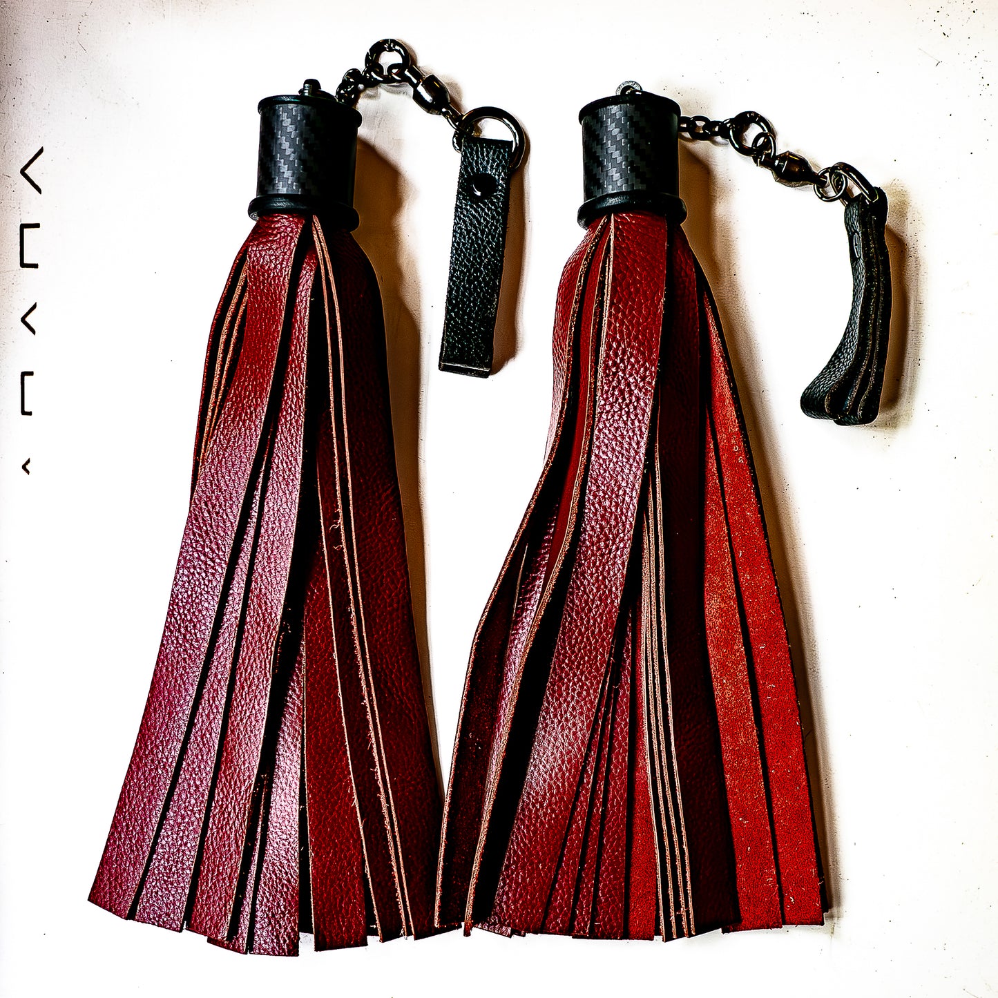 Poi/Breit/Blutrot. Fingerflogger (Paar, je 30cm Leder +  23cm Griff, Fingerschlaufen und Kette)