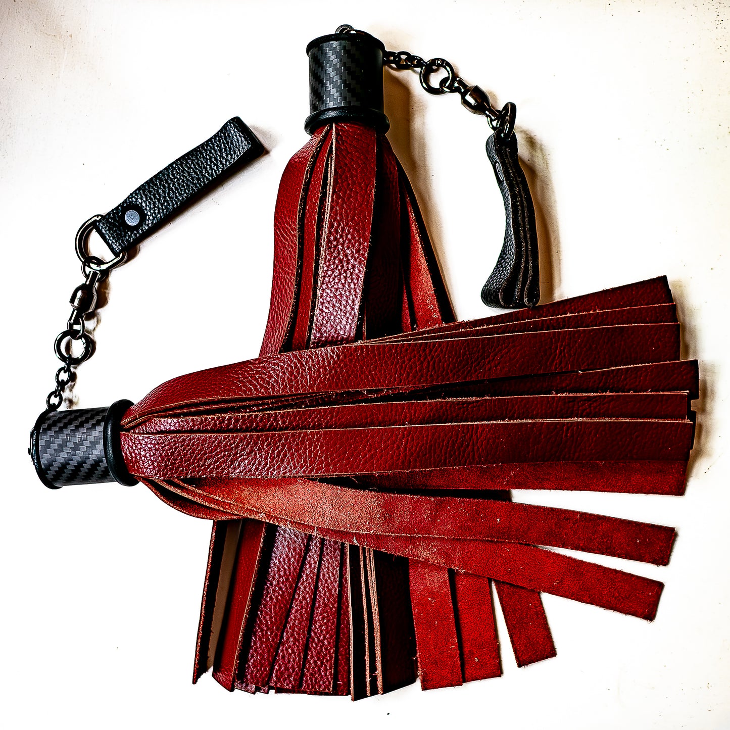 Poi/Breit/Blutrot. Fingerflogger (Paar, je 30cm Leder +  23cm Griff, Fingerschlaufen und Kette)