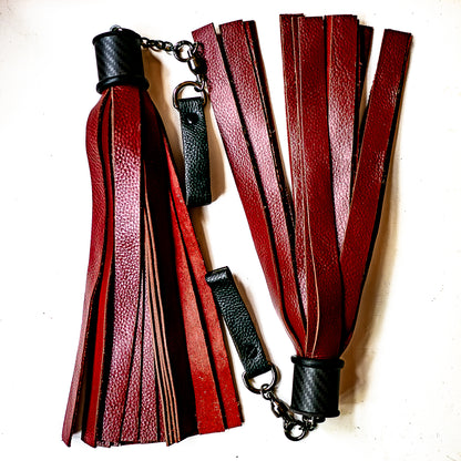 Poi/Breit/Blutrot. Fingerflogger (Paar, je 30cm Leder +  23cm Griff, Fingerschlaufen und Kette)