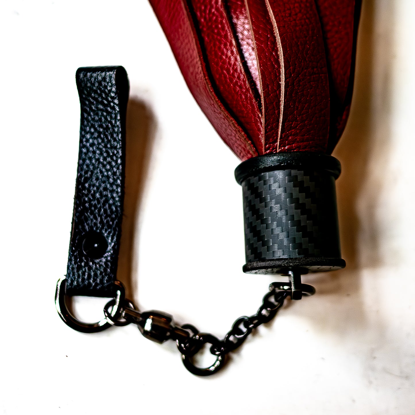 Poi/Breit/Blutrot. Fingerflogger (Paar, je 30cm Leder +  23cm Griff, Fingerschlaufen und Kette)