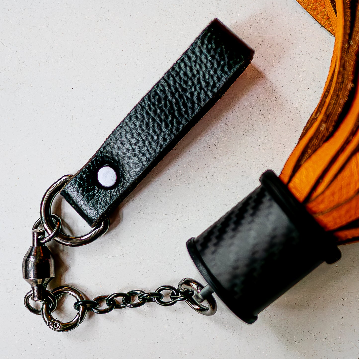 Poi/Orange. Fingerflogger (Paar, je 30cm Leder +  20cm Griff, Fingerschlaufen und Kette)
