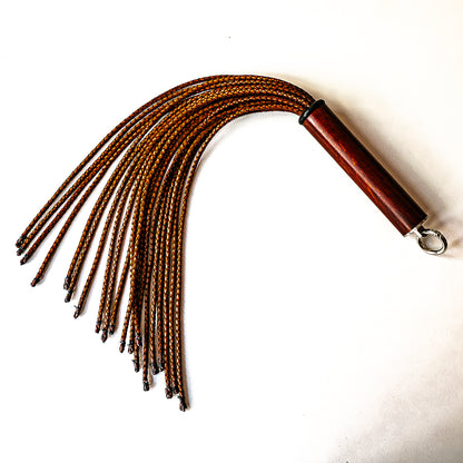 Mini/Brunello. 43cm/17" Flogger mit 20 Strängen