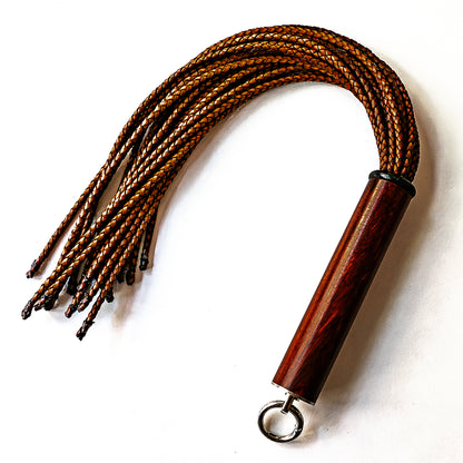 Mini/Brunello. 43cm/17" Flogger mit 20 Strängen