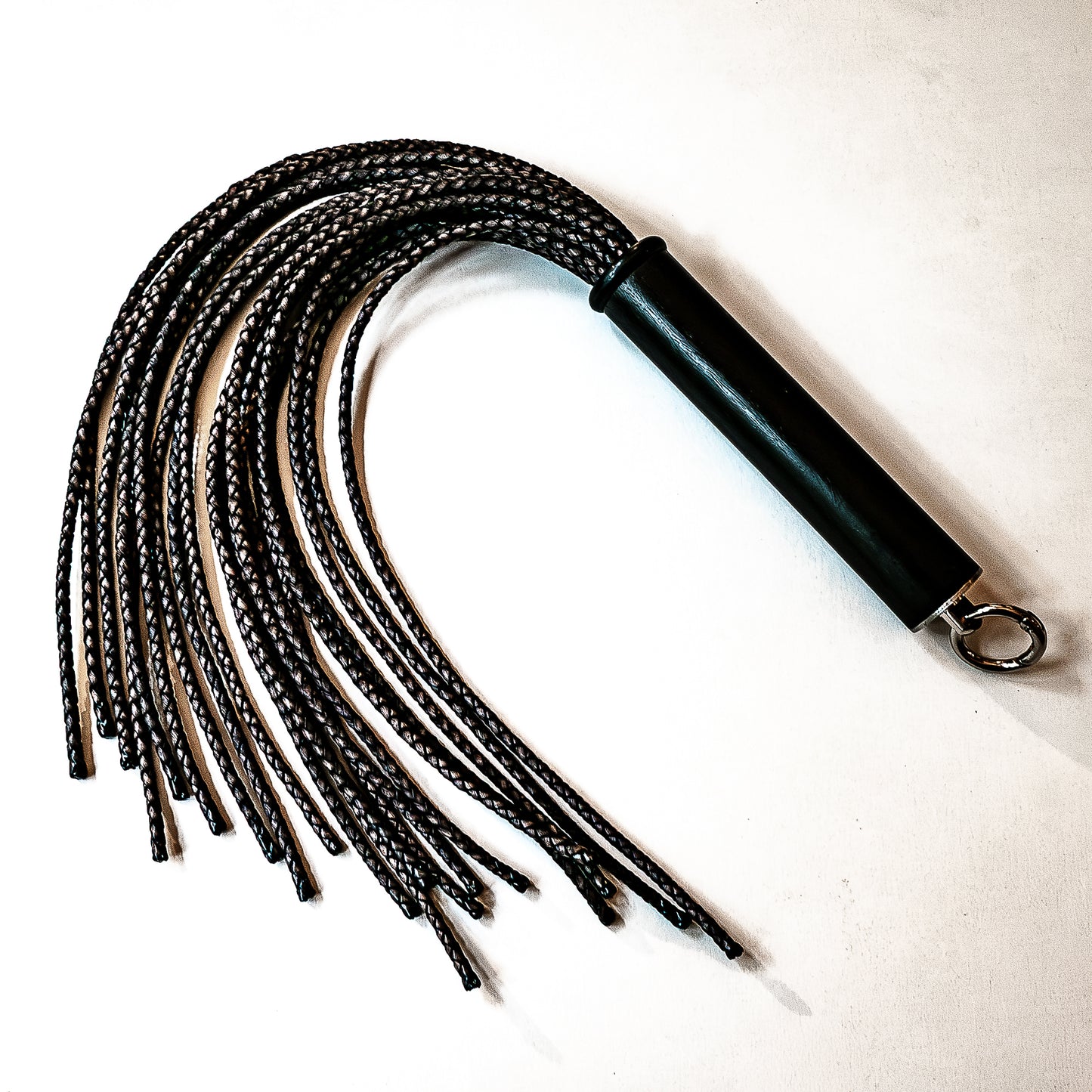 Mini/Nero di Seppia. 43cm/17" Flogger mit 20 Strängen