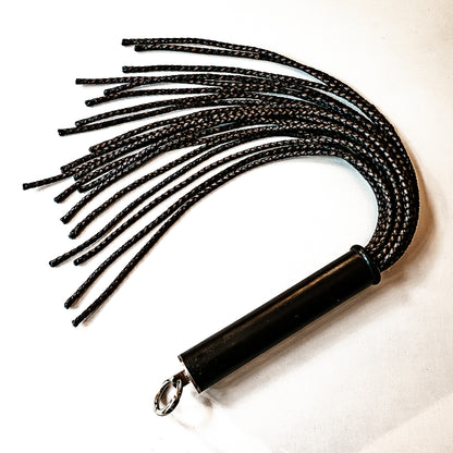Mini/Nero di Seppia. 43cm/17" Flogger mit 20 Strängen