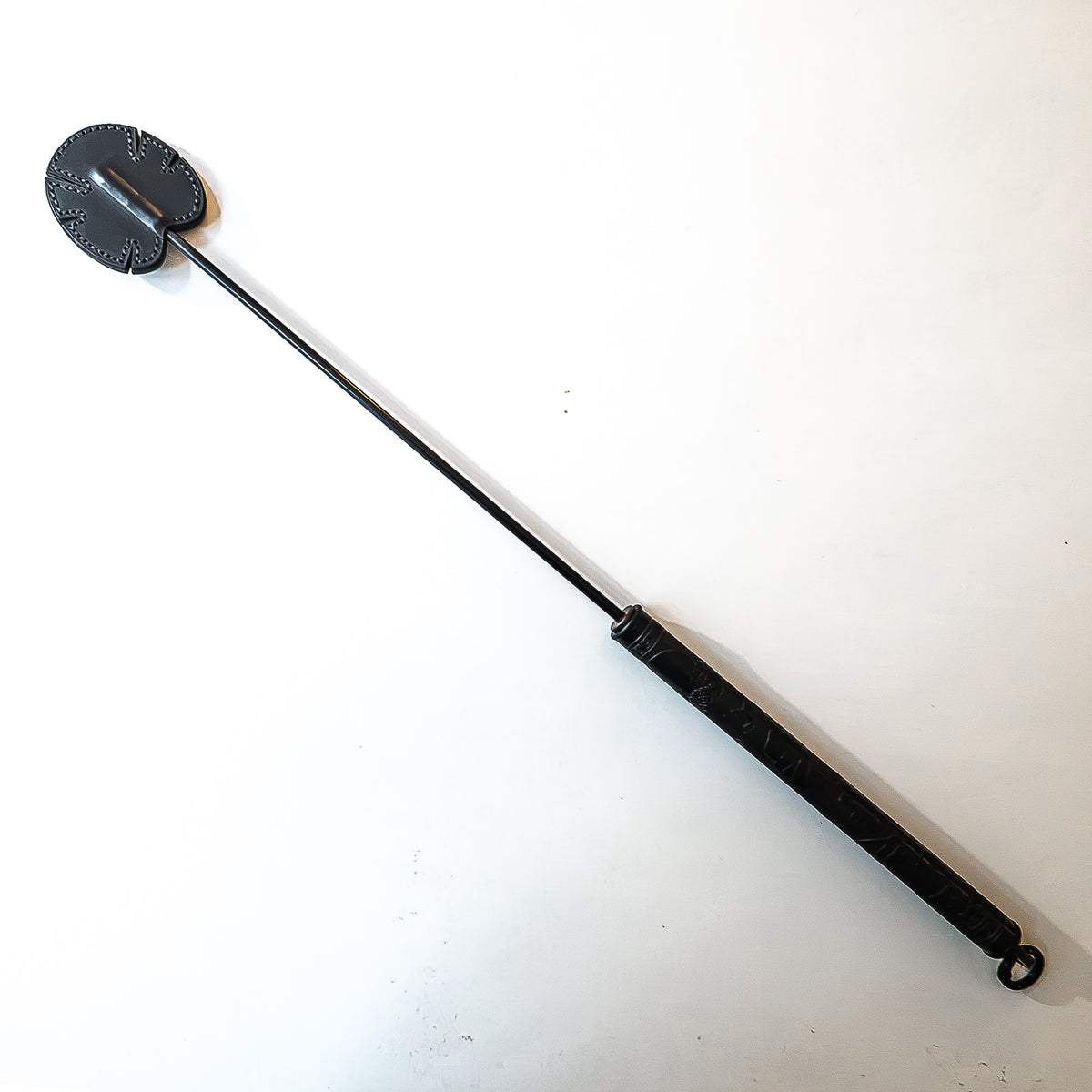 Lotos. 51cm/20" asiatische Carbon-Gerte mit Lotusmotiv.