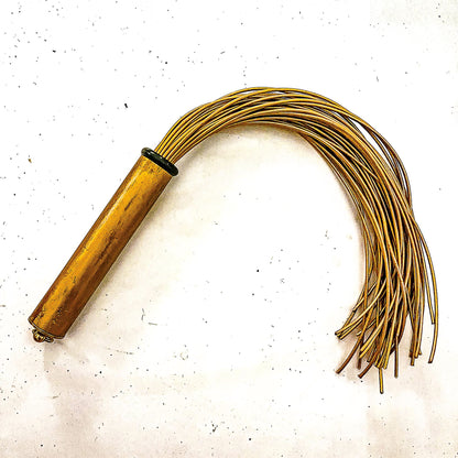 Mini/Spaghetti/Oro. 43cm/17" Goldflogger mit 42 Strängen