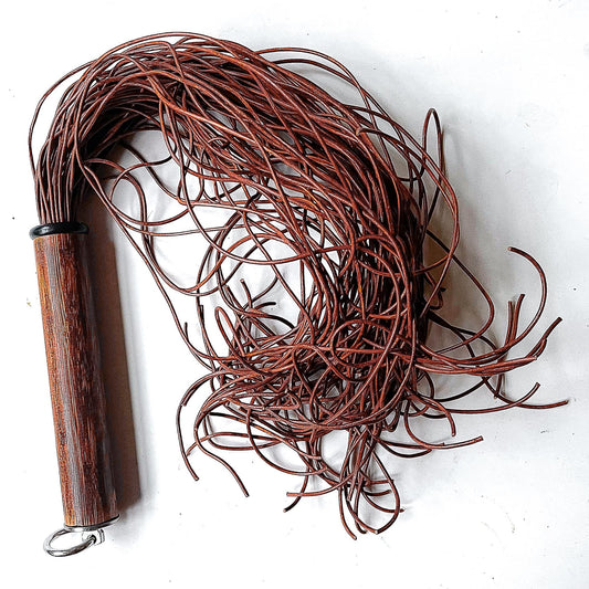 Spaghetti/Porcini. 61cm/24" Leder-Flogger